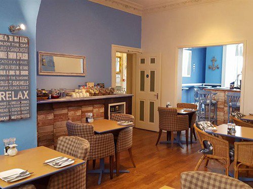 toprooms's tweet photo. Looking for a bargain break? #SinaiHouse, Lynton, #HotelCeilidhDonia, Edinburgh and @PierHotelRhyl are among @TripAdvisor Travellers' Choice Awards Top 25 Bargain Hotels in the UK. https://t.co/LEk4iOeYeZ