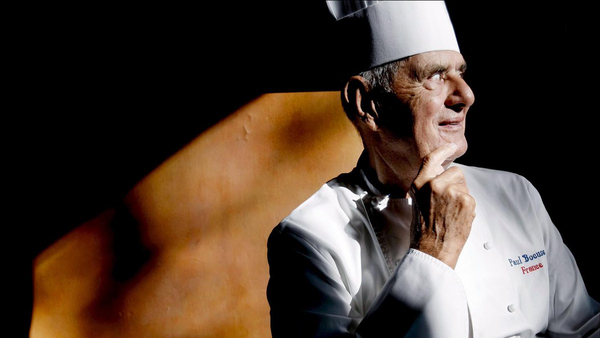 « Sur une grande photo de groupe, ne vous mettez jamais au milieu, vous risquez de vous retrouver sur le pli de la revue avec les agrafes au milieu du nez ! » 
Paul Bocuse.
