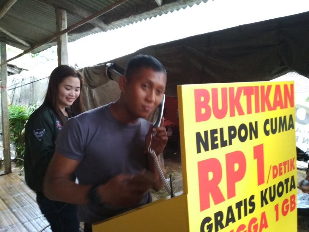 Telefast_id's tweet photo. kami hadir dilokasi gempa banten, untuk membantu memastikan komunikasi dengan sanak famili tidak terputus #gempabanten #im3ooredoo https://t.co/vvgt8gWDcM