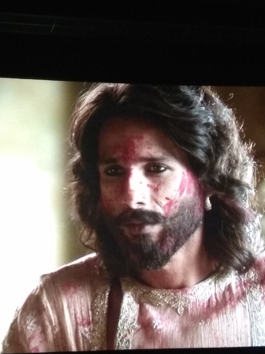 ChavanSukhada's tweet photo. #Padmaavat  is a cinematic experience that cannot be missed. #SanjayLeelaBansali Superb film @RanveerOfficial No one can match up his level @shahidkapoor just nailed it with his looks and energy @deepikapadukone one of the best movie done by her #Must watch movie😄❤️👌 https://t.co/wgJqtyr2Gi