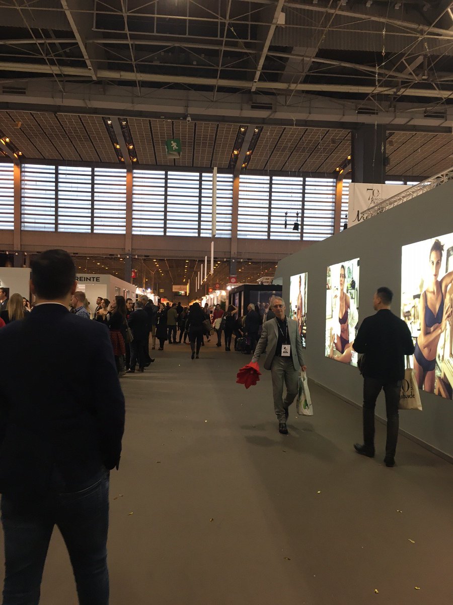 simplex_knit's tweet image. Just a few snaps for a Friday from last weekend's visit to @INTERFILIERE in Paris! #fabrics #lingerie #travel #FridayFeeling