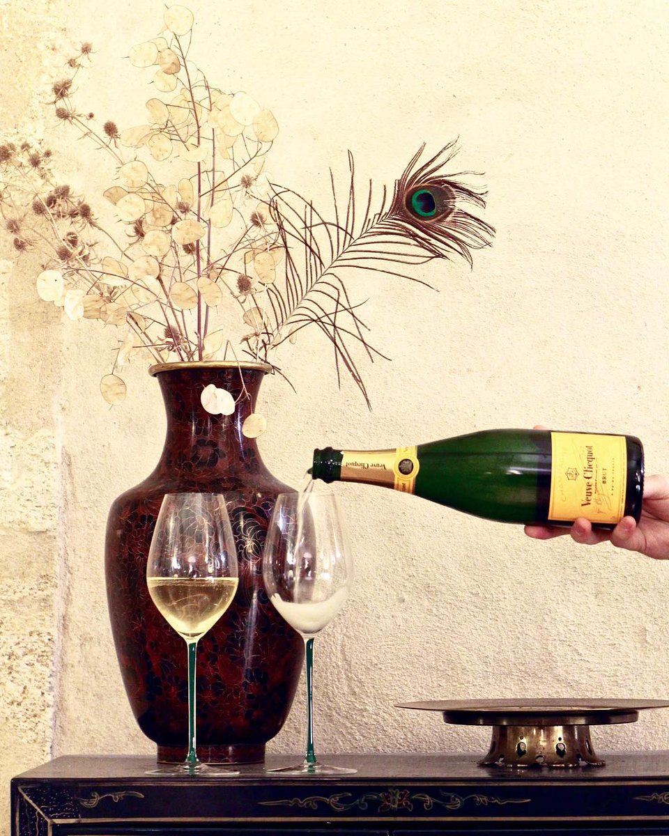 Ni flûte, ni coupe. C'est dans les verres nos verres #FattoaMano que @Stylnoxe apprécie désormais chaque goutte de Champagne...
© Stylnoxe