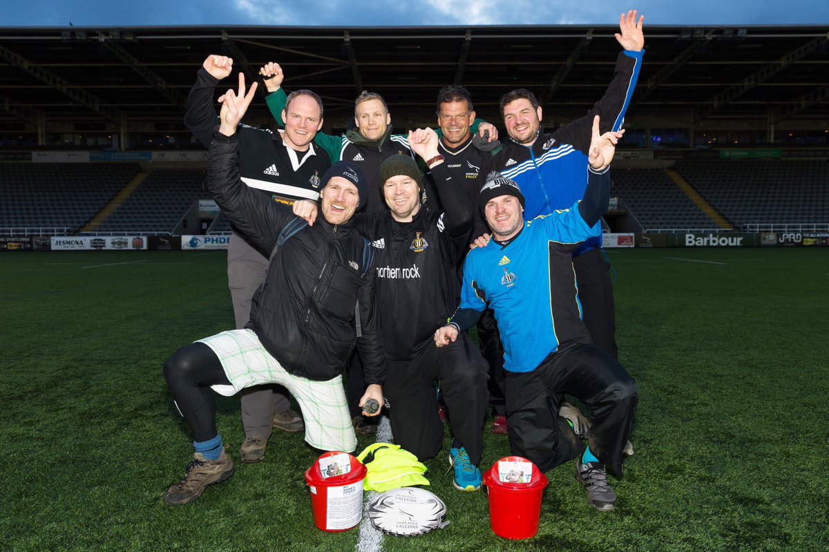 Congrats lads @hike4doddie. Thanks @TeelingWhiskey for adding Irish twist to #burnsnight2018 @falconsrugby supporting @DoddieWeir5 @DW5Trust