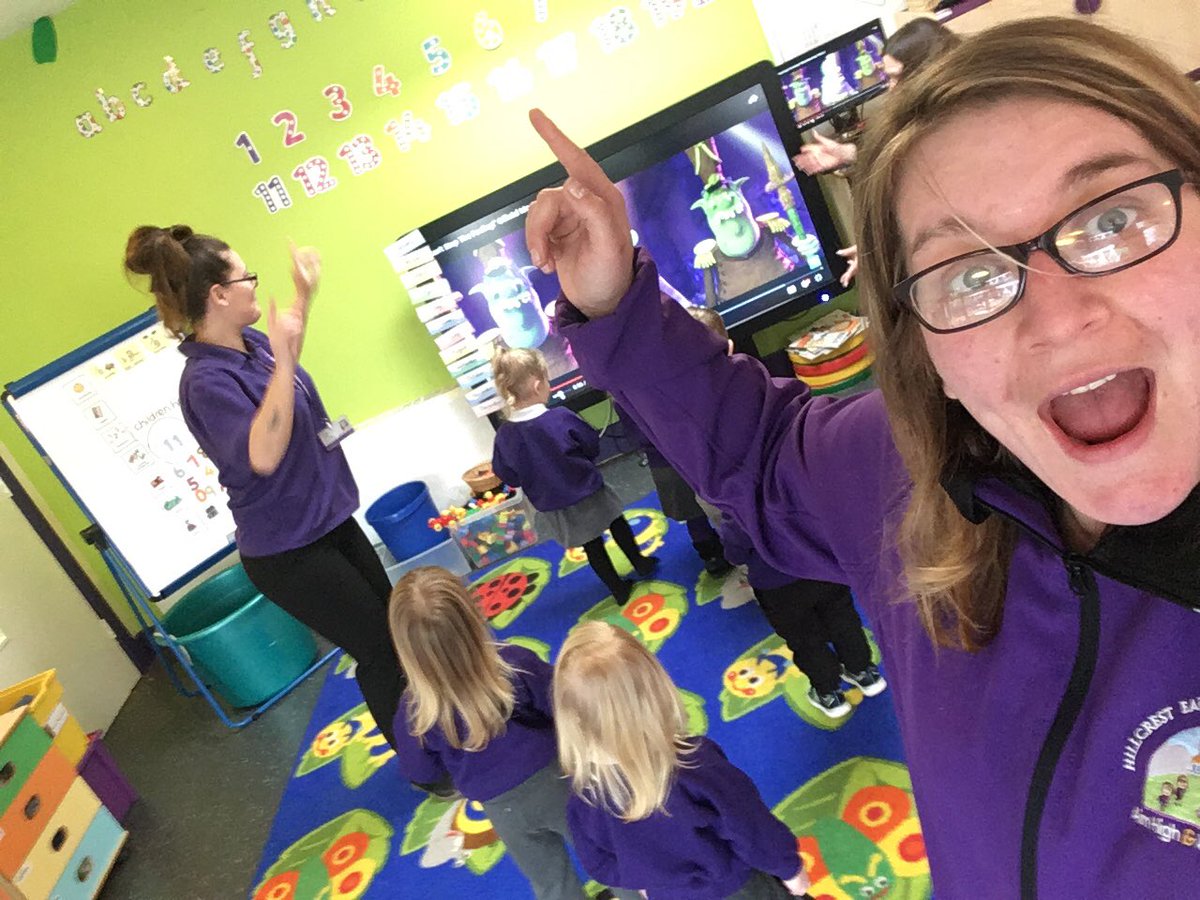 HLittleSparkles's tweet photo. When the 3room go to do PE @gainshillcrest the 2room have dance Friday! #getmemoving #dance #physicaldevelopment https://t.co/akOpn61J07