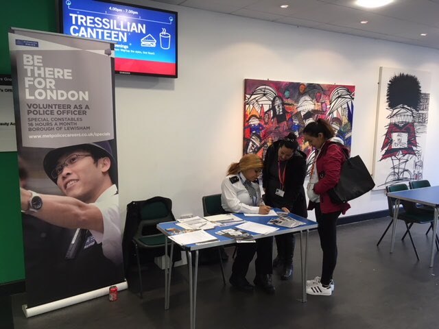 MPSLewisham's tweet photo. Lewisham Special Constable’s held a recruitment event at Lewisham College yesterday...
#SCSophia was able to chat with students keen to know more!
@MPSSpecials #PLMSC https://t.co/uPqNJknWsn