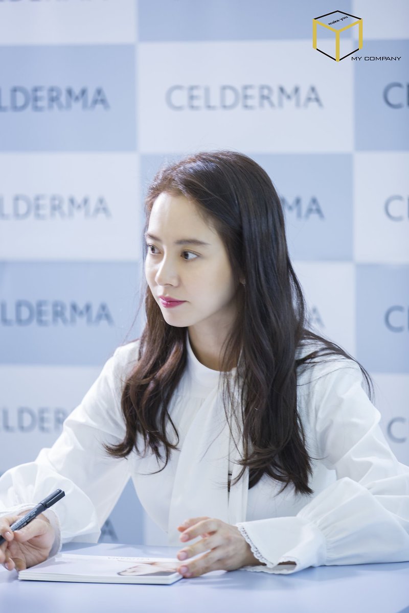 RmCandyAlliance's tweet photo. 180120 Song Ji Hyo for CELDERMA fansign event~ https://t.co/zuqxmQuHqT