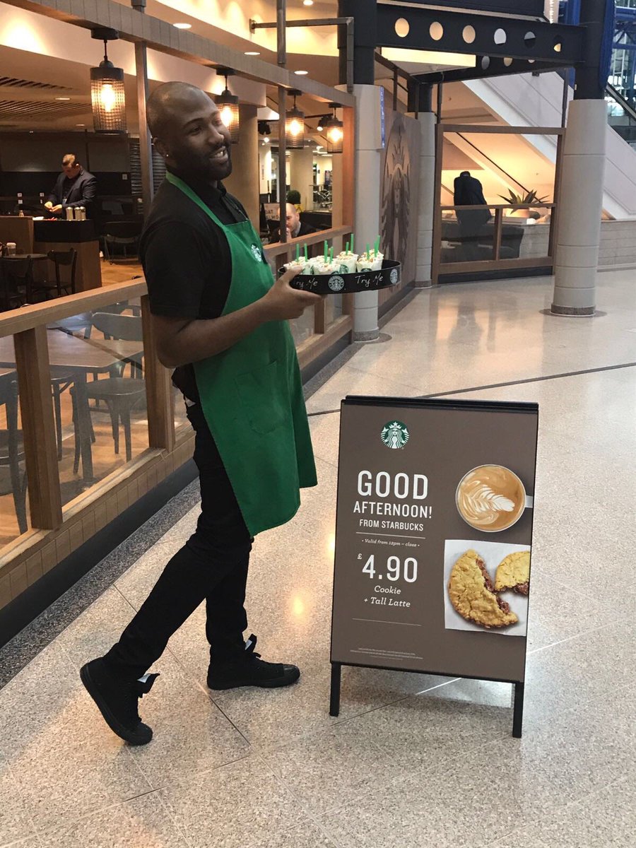 Starbucks_ICC's tweet photo. The lovely ricardo sampling on the mall @ICC_Birmingham come and try a butterbeer frap in store today https://t.co/PjPrKuHGwt
