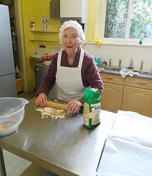 AgeUKGateshead's tweet photo. Bringing back the baking skills🥧🍰🎂 #greatbritishbakeoff #masterchef #nevertooold #yummy #happyaslarry #cheatfriday #friyay #fridayfeeling #dementiacentre #ageuk #ageukgateshead https://t.co/LICtqQFRkH https://t.co/QWm6vn2H7p