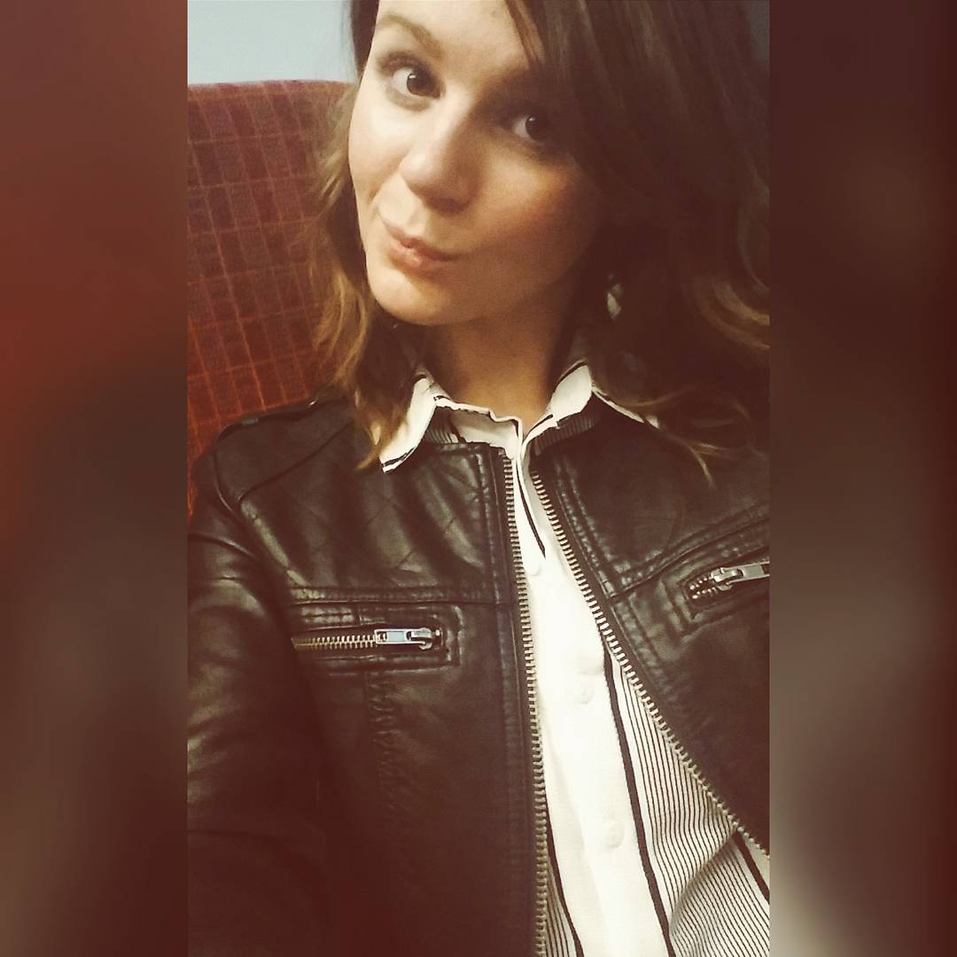 thehotangela's tweet photo. Chill ;) #fabolus #fashion #fashionblogger #fitness #followme https://t.co/IBpq82Juf4