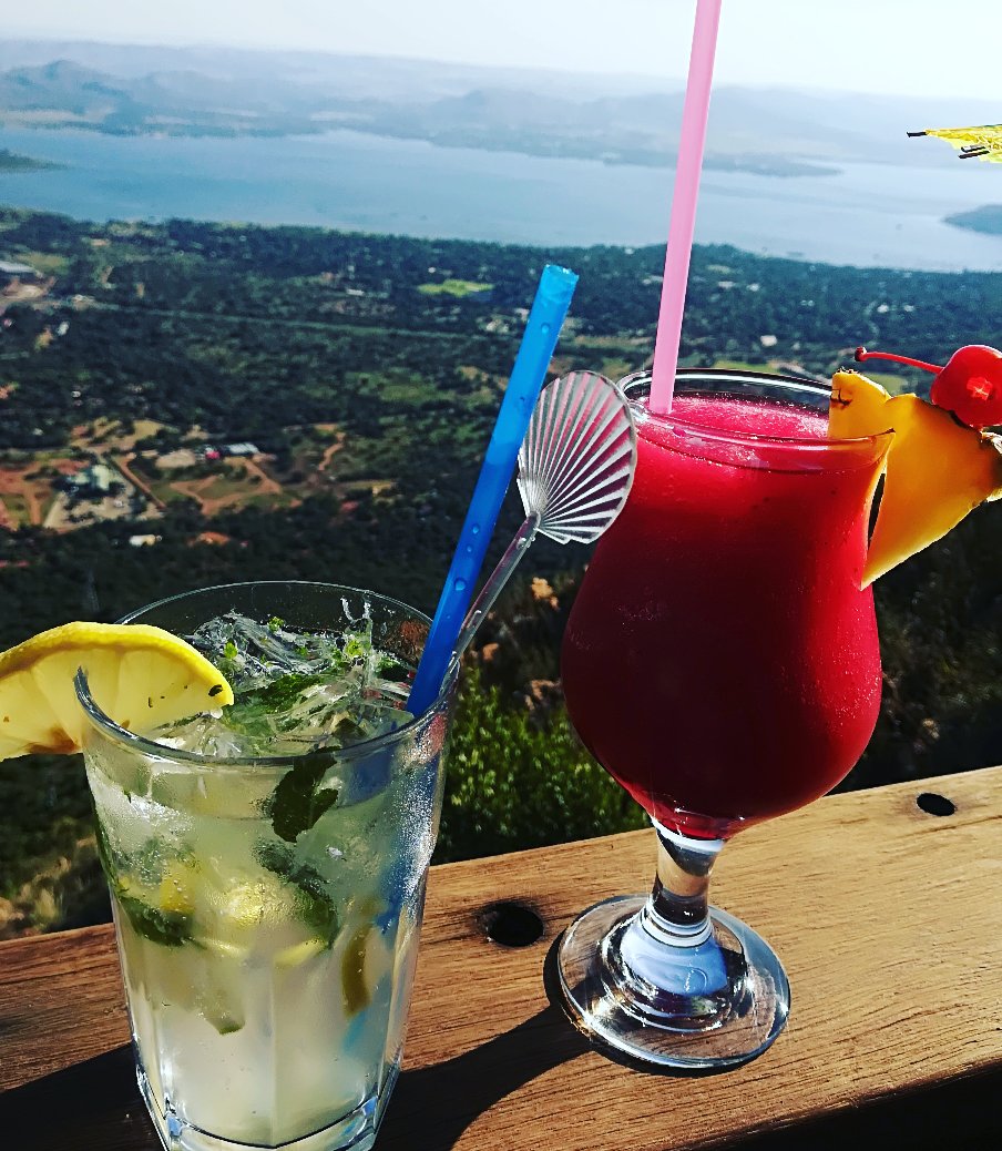 DidimaloM's tweet photo. sundowners served with a view #Hartees #CableCar #ShotLeft #ItsMySouthAfrica https://t.co/xlYmxU120N
