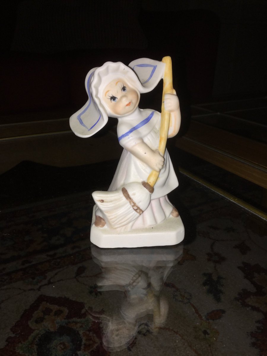 SusanLeRue's tweet image. Today I’m grateful for this sweet little image that reminds me daily that God is with us even in the most mundane tasks.  #OfferingToGod. #WeR💒