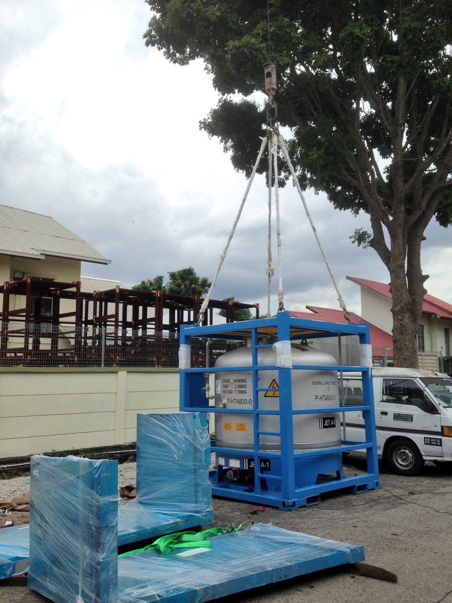 allyarifff's tweet image. Lifting &amp;amp; packaging for Japan client 🇯🇵 Thank you to all my team ☺️ #protank