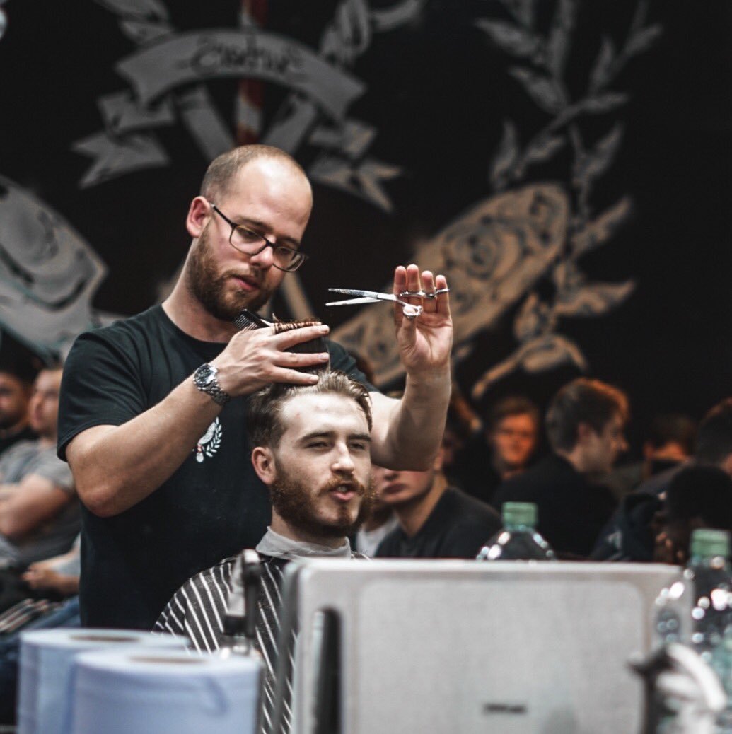 BarbersNo1's tweet photo. BarbersNo1 Liverpool City Centre

- Students 20% OFF 👍🏼
- Free beers &amp; Wifi  with haircut 🍺
- 10 barbers ✂️

📍7 HACKINS HEY, L2 2AW

#JMU #LJMU #student #haircut ✂️ https://t.co/XL0NyWy1Vg