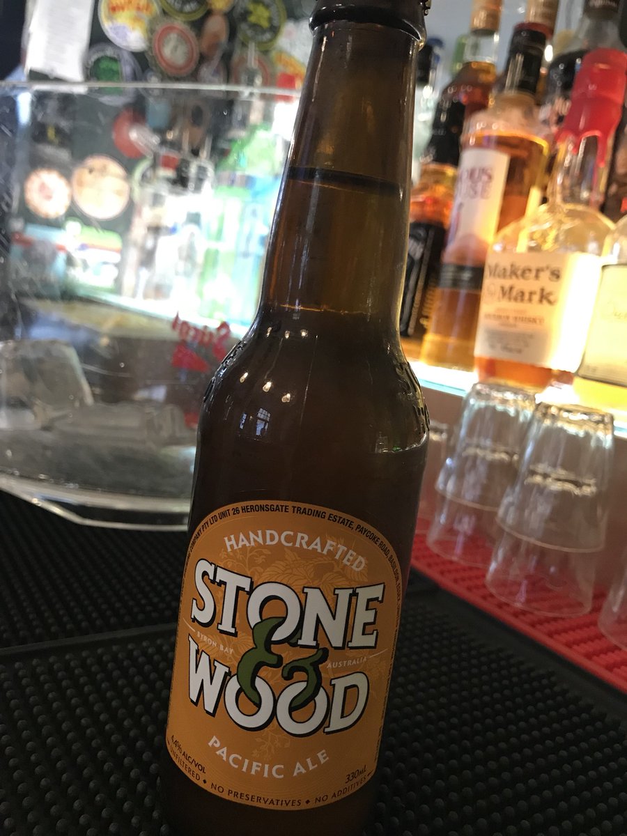 DeanSwiftSe1's tweet photo. It’s #AustraliaDay2018 & we have #freebeer from @stoneandwooduk when you order our #chickenparmi doors open in 15 so get moving. #stonethecrows #struth #Strayaday #gday https://t.co/QaY95eaDTx