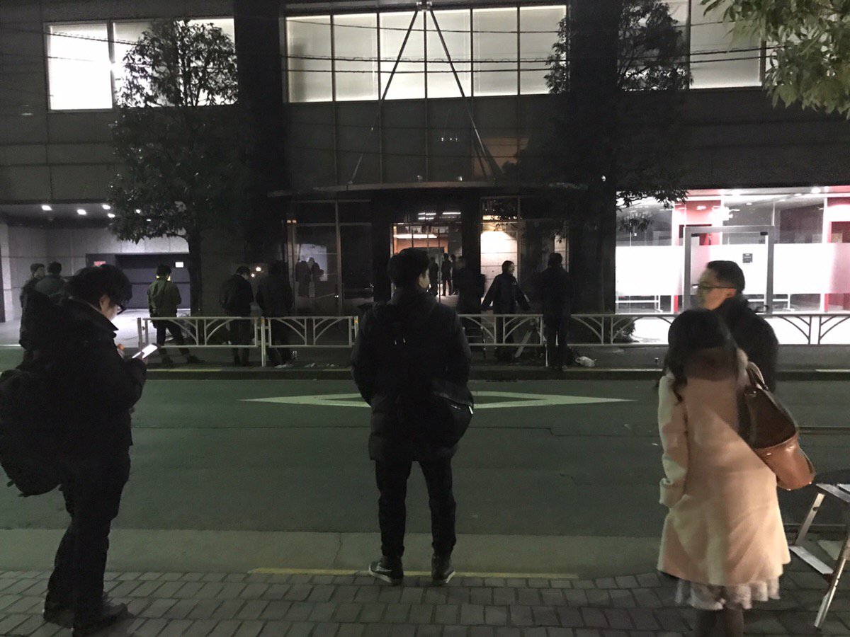 Zcryptocurrency's tweet photo. 【コインチェック本社前の様子です】
620億円が不正に引き出される被害が発生したコインチェック本社前の様子です。正式な会見を行うとのことで、本社前には大勢の報道陣と思われる方々がいます。我々にできることは正式な発表を待つのみです。

#コインチェック #coincheck  #本社前 https://t.co/xoXl4b5d4x