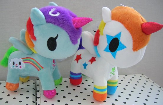 Hier word je toch vrolijk van ... #Tokidoki eenhoorn knuffels van #Auroraplushtoys # knuffelzolder.nl