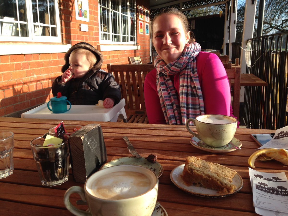 glake58's tweet photo. #runfriday with @CarrieSpasic accompanied by the lovely Ryan and @SBMCAndrewL with our post run coffee and cake @BedfordPavilion and #sunshine ☀️ https://t.co/sIySzPa3E1