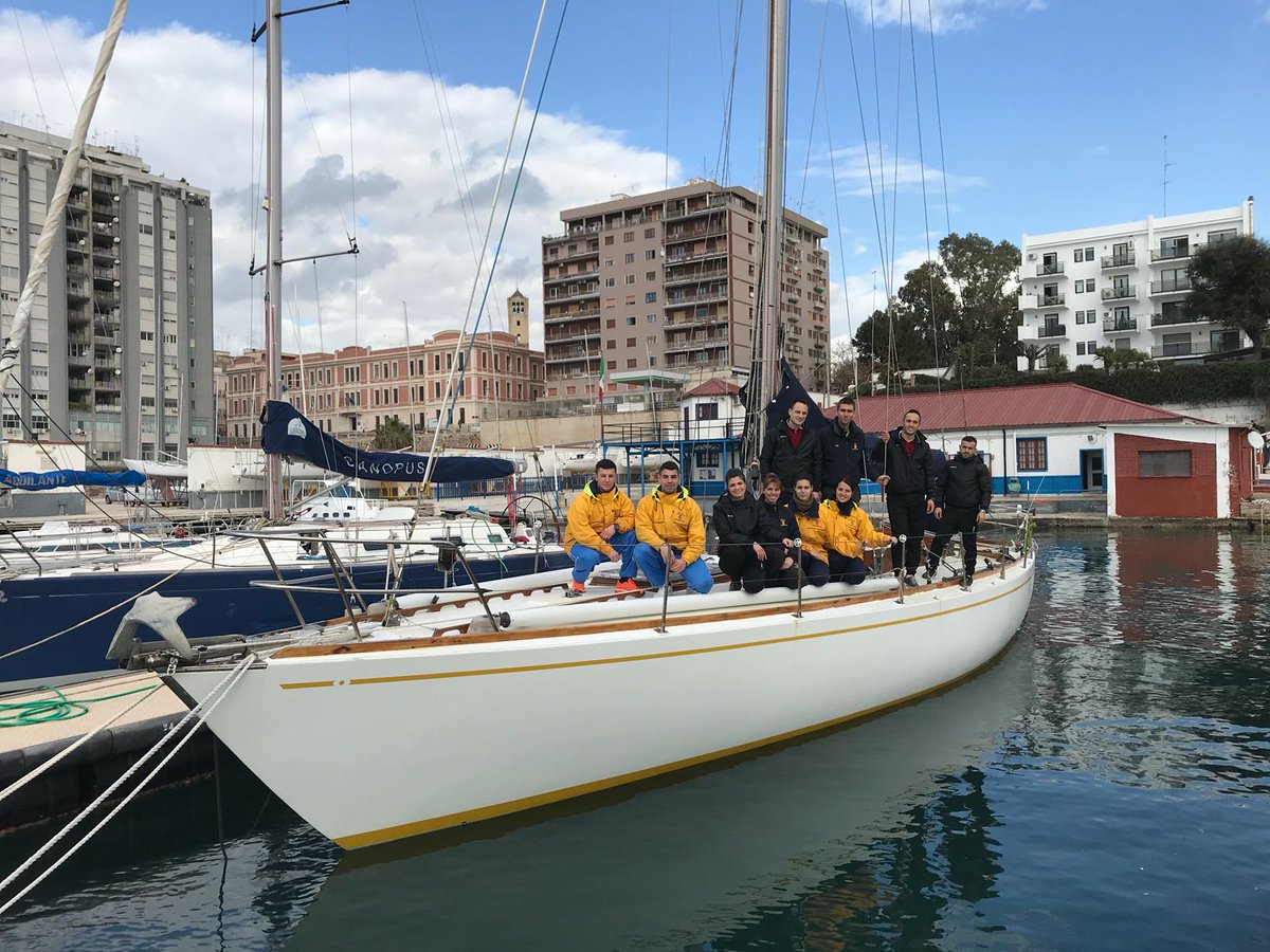 AndreaPendibene's tweet image. Non solo agonismo ma anche formazione&amp;amp;addestramento per gli allievi di Mariscuola Taranto. #MarinaMilitare #NoiSiamoMarina #enjoysailing #argonauti100% #AccademiaNavale
