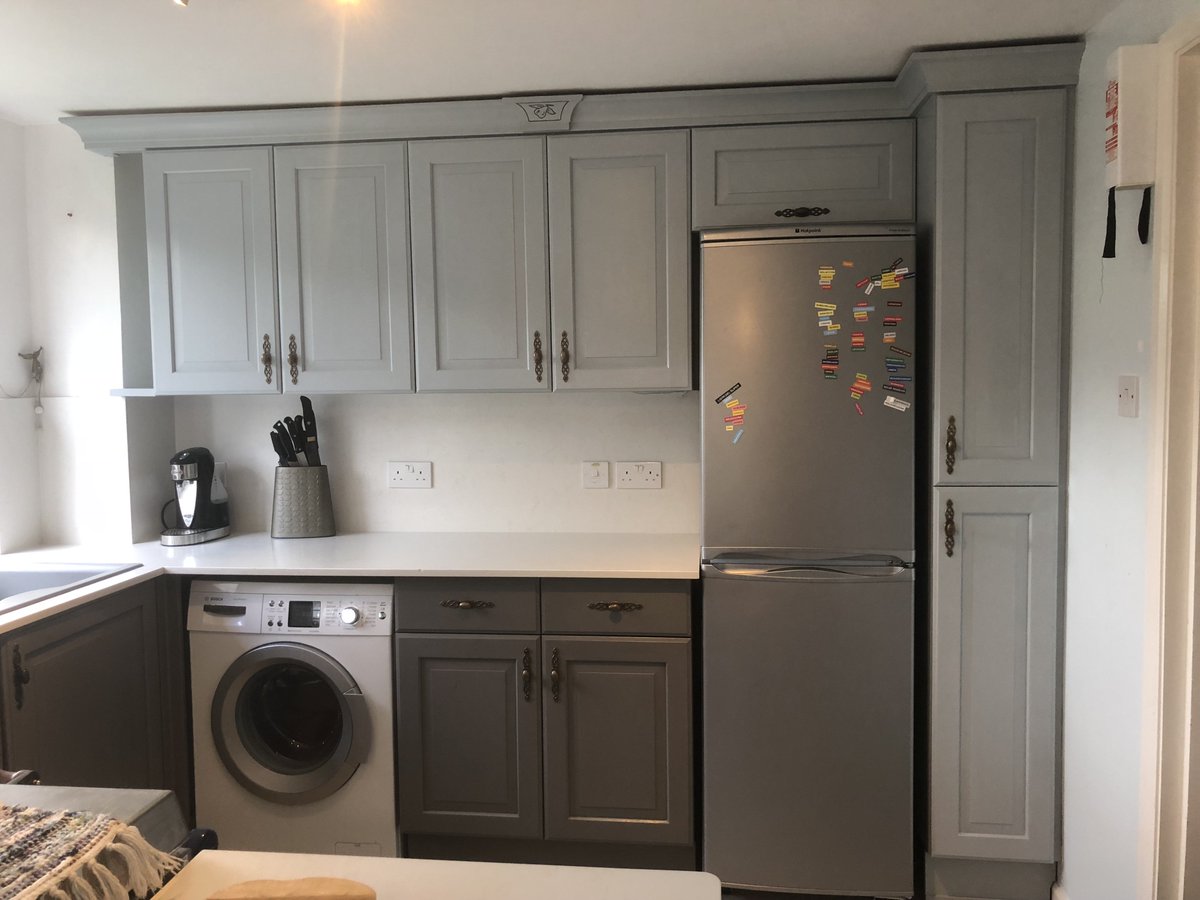 FurnitureRevn's tweet photo. We loved painting this oak kitchen this week. The two tone colour scheme really brigtened up the space, giving it a more modern feel. It was also great to see Helen again. https://t.co/7VgrCTHaoL