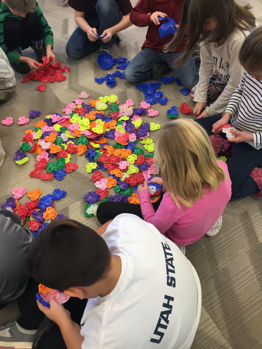 STEMinMotion's tweet photo. Between the ages of four to six, kids have not developed that “boys play with this, girls play with that” thought process. The @UtahSTEMBus works with kids as young as K-1st grade teaching them engineering and 3D modeling to break the gender stereotypes. https://t.co/5FXotfoaPx