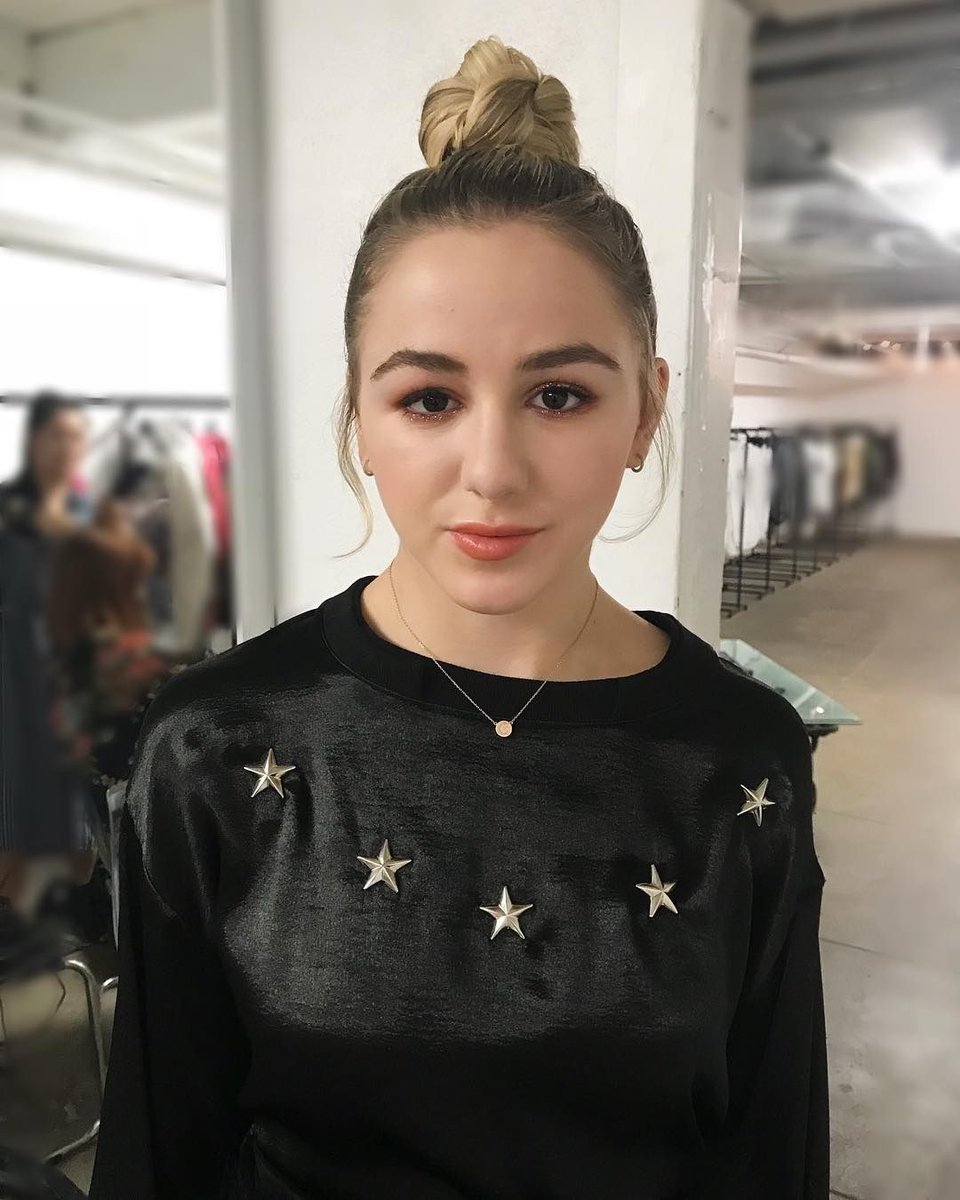 coccohairpro's tweet photo. #BeAwesome Hair by @onlytonyale
Top notch top knot on this doll @chloelukasiak my be-YOU-tiful people...drool. π ππ¦
https://t.co/wiRDRlLVFT
#ensotools #love #bts #prunemagazine https://t.co/tBhecYPfk6