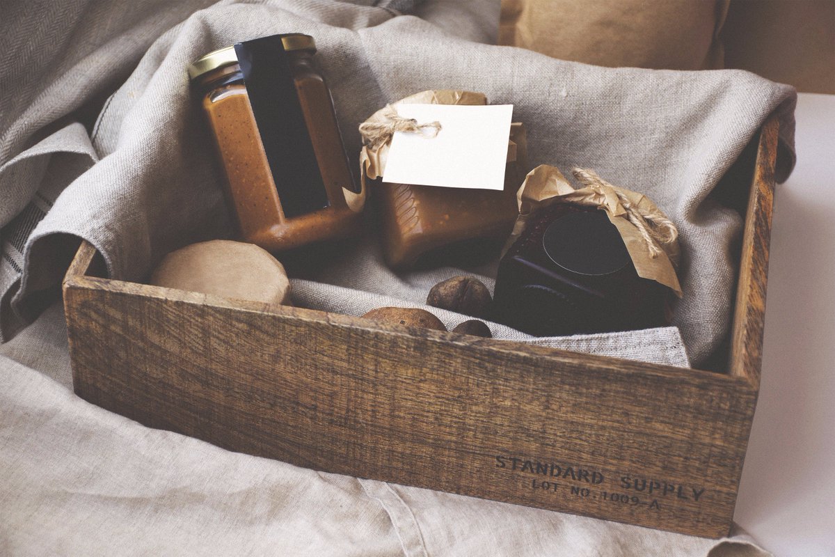 traffikCA's tweet image. Subscription boxes are hot. Explore six brands doing a great job of creating new Moments of Sale with these boxes via @sgsco and co-written by @benforall &amp;amp; @planningnotepad: bit.ly/2ndNz65