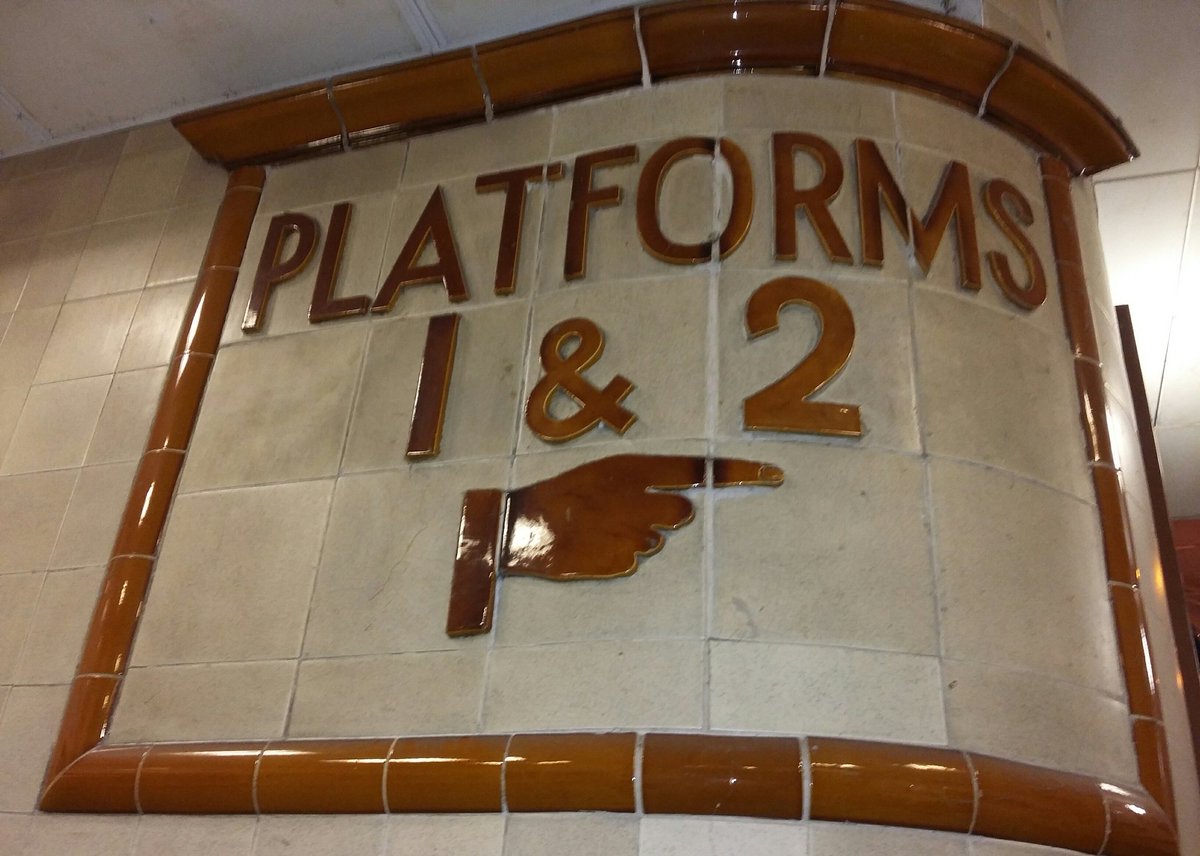 trussliz's tweet photo. Gorgeous tiles at Cardiff station. #tileenvy #decofan https://t.co/7T83Qhlx77