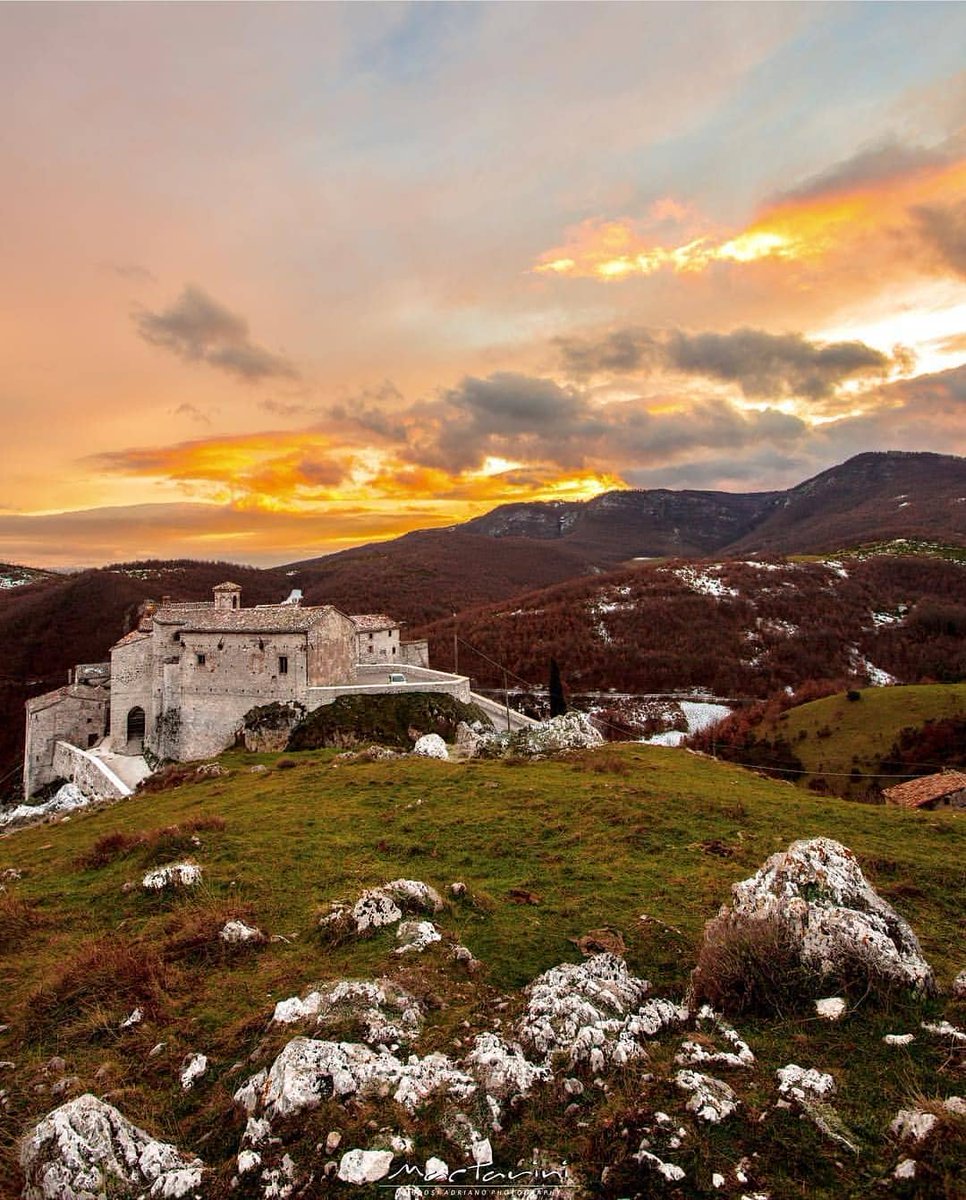 Marche Tourism On Twitter La Luce Del Tramonto I Colori Invernali Delle Montagne Un Piccolo Borgo Suggestivo Siamo Riusciti A Emozionarvi Buona Serata Da Elcito Destinazionemarche Marche Sanseverinomarche Foto Ig