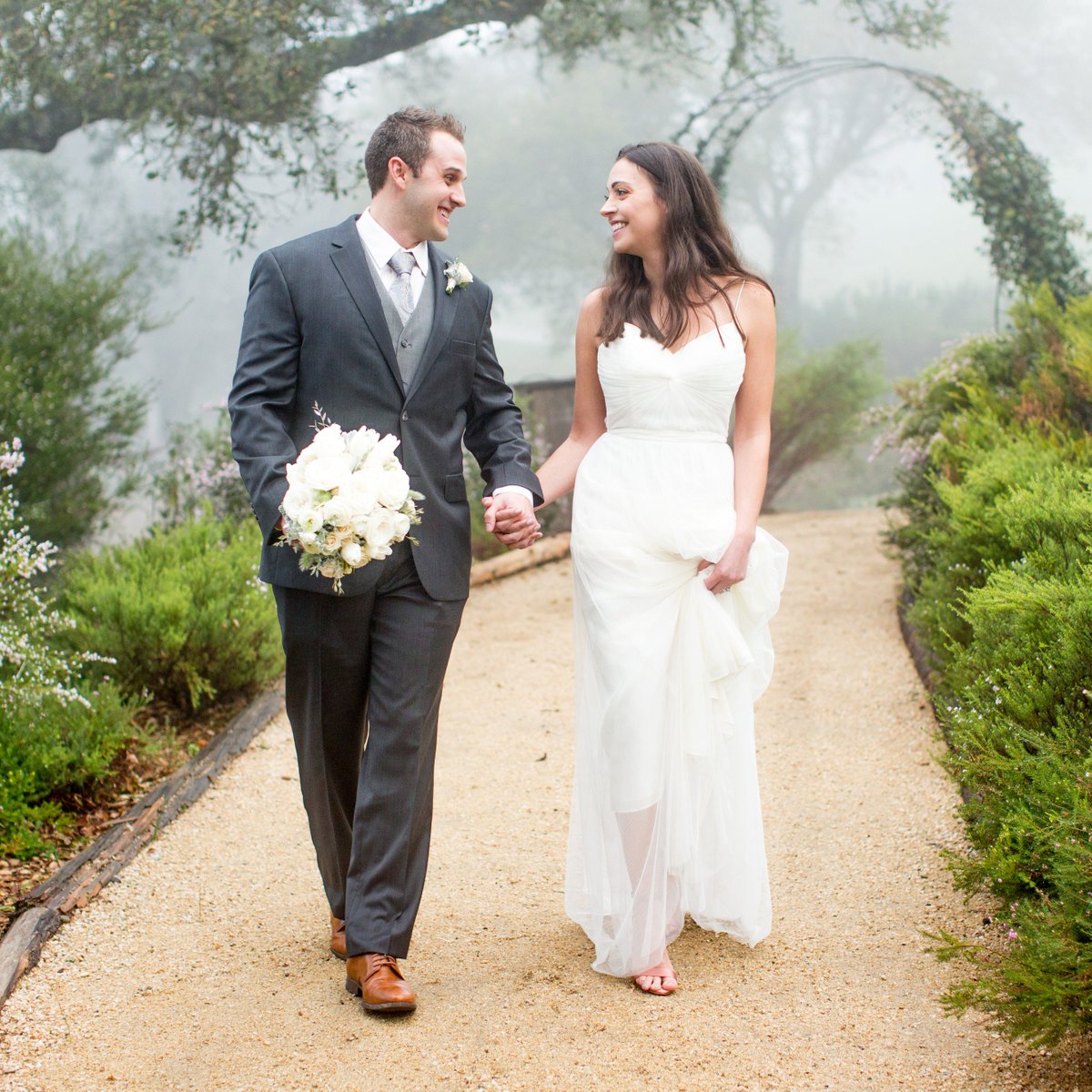 _laurahernandez's tweet photo. A @VentanaBigSur Elopement. They escaped the hustle of bustle of New York in exchange for the luxury coastal redwood forests of Big Sur, California.  A mountainside rainy day wedding we will never forget! https://t.co/soVFlBy8K7 #bigsurwedding #bigsurelopement #bigsur #elope https://t.co/E0VNDdW1U3