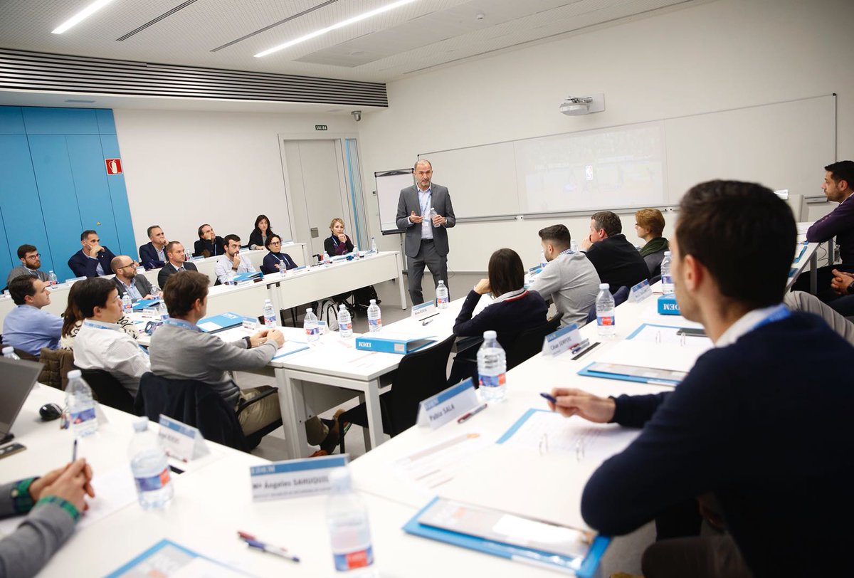 EDEMempresarios's tweet photo. ¡Hoy arrancamos 🏈FOCUS DEPORTE⚽️! Con un ponente de lujo @chusbueno, Vicepresidente @NBA Europa, África &amp; Middle East #EscueladeEmpresarios #ProfesoresEDEM #NBA #FocusDeporte https://t.co/Fqa6OVgoK6