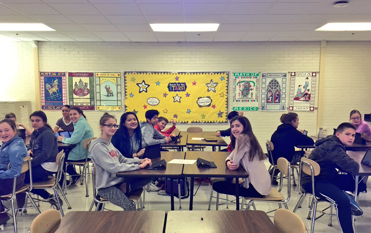 ErinDolwick's tweet photo. The countdown to the constitution test is on! They have been working so hard!🇺🇸 @D23MacArthur #reviewstations https://t.co/2e6RnkGuu6