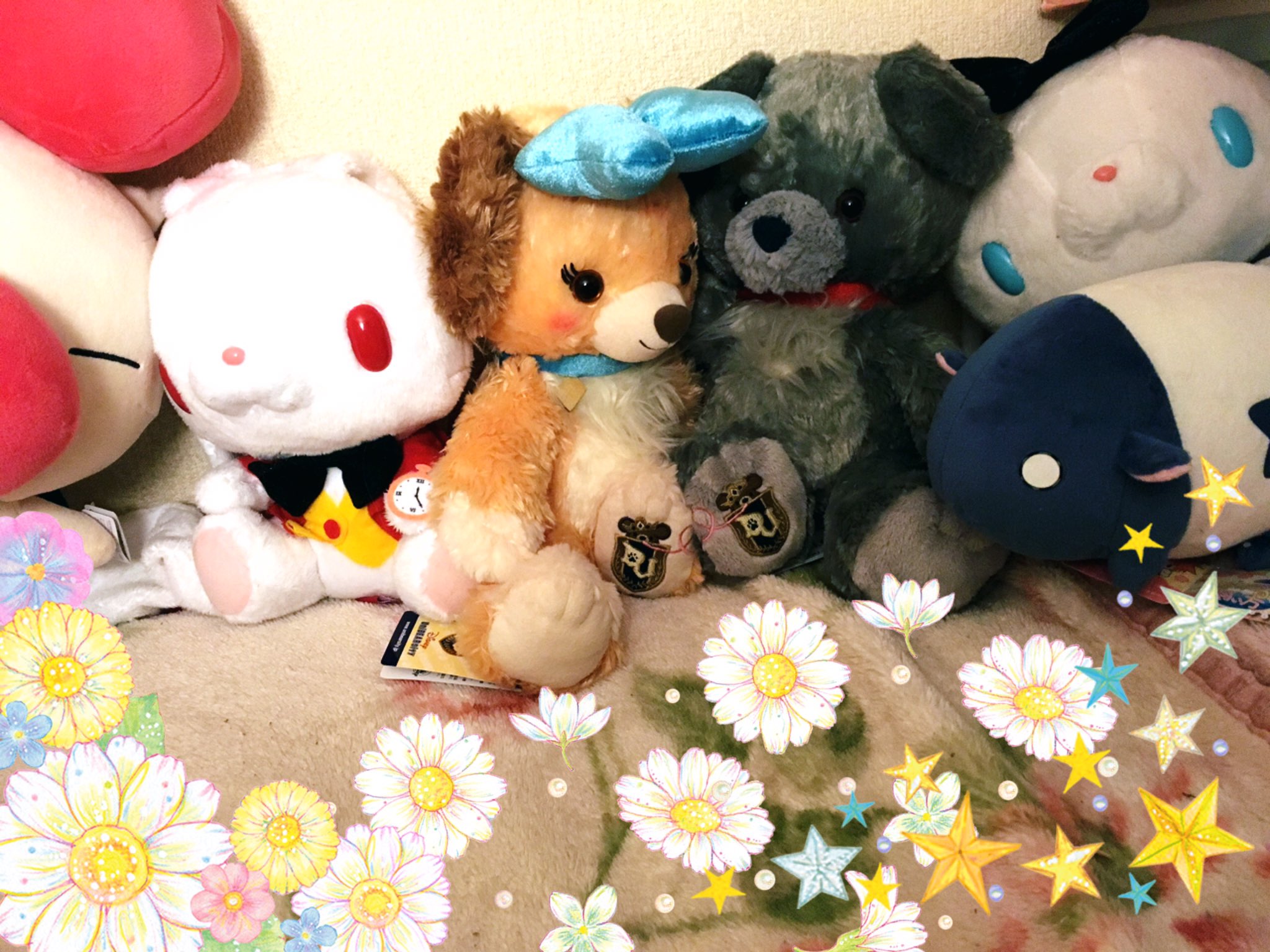 りり E Maid公式 寒くなるとぬいぐるみに布団かけてあげたくなりません 床にいるうちの子達 布団かけられるという笠地蔵のような余計なお世話されてます 寒そうでつい ベラノッテは可愛すぎて枕元に連れ込みました ぬいぐるみ大好きなので 狭く