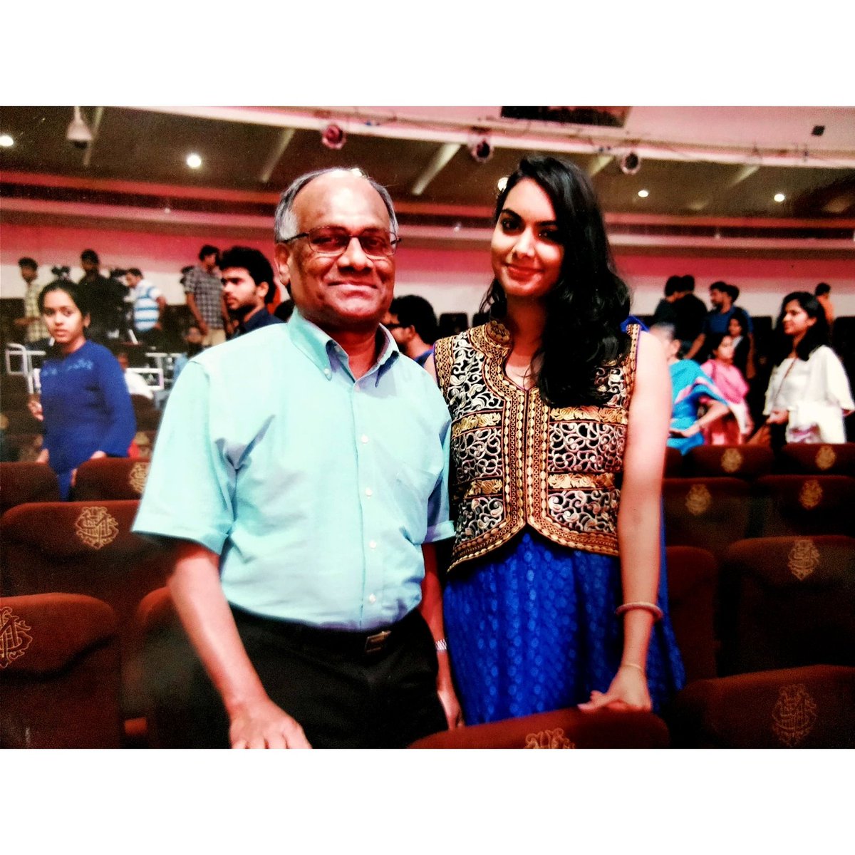 dilani_r's tweet photo. This pic was taken exactly 3 years ago today, at the #BehindwoodsFilmFestival. This was the only year I was far away from home at the time of my birthday. This year was the first time I was away from Appa during it. #fbf #RIPAppa https://t.co/y4wIhpE5xX