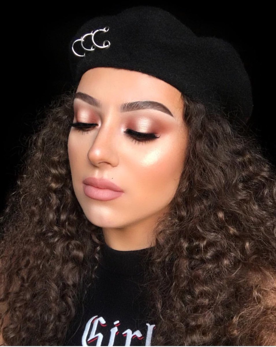 sarandaprapanik's tweet photo. ✨@BenefitBeauty #BrowZing 4 &amp; High Brow + Hoola Bronzer @SigmaBeauty Warm Neutrals Volume 2 Palette @OFRACosmetics Rodeo Drive @houseoflashes Noir Fairy Lash https://t.co/v8inmHX8wu