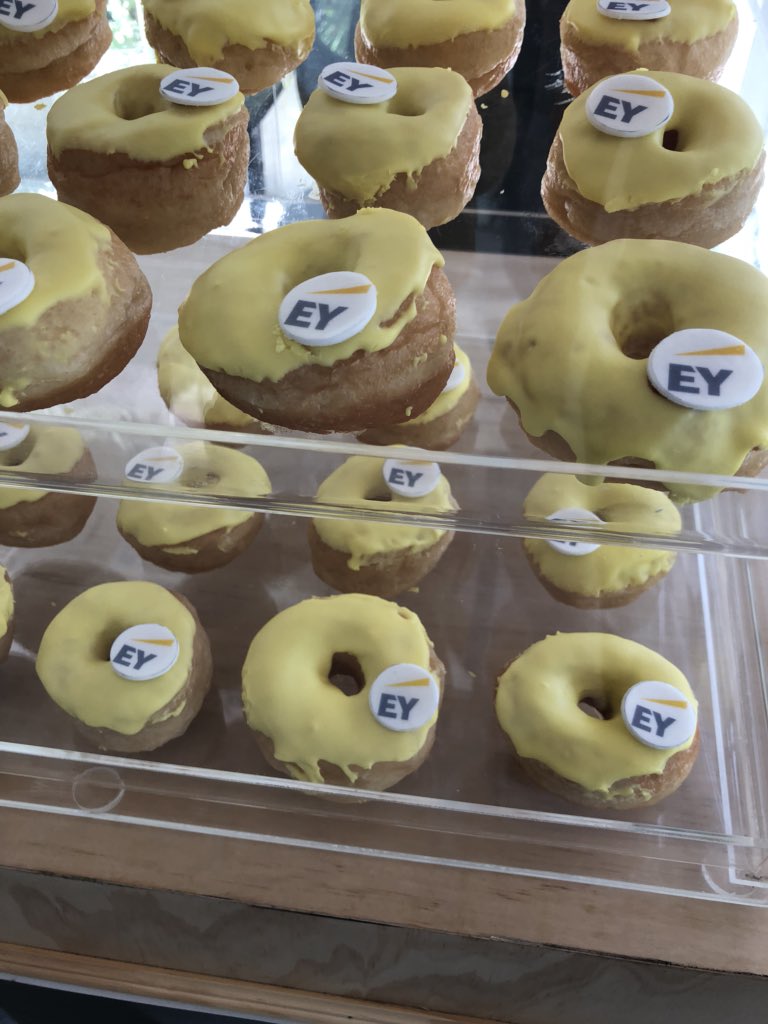 DanielShirasaka's tweet photo. Conociendo la nueva sede de @EYPeru con las donuts artesanales de #DonutFactory https://t.co/cn8PsYSQYC