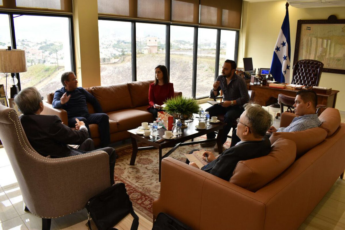En representacion del Presidente <a href="/JuanOrlandoH/">Juan Orlando H.</a>, se atendio a los representantes de la compañia Taiwan Sugar Corporation, quienes estan interesados en ingresar al mercado Hondureño por muchos temas, en especial café.