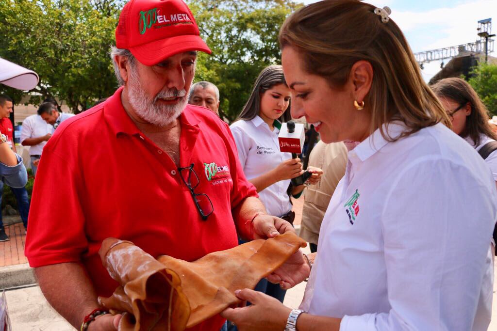 GobMeta's tweet photo. .@marcela_amayag comparte con los diferentes sectores agrícolas, culturales y empresariales, que hacen parte de la oferta de servicios presente en @ExpoMalocas 2018 “Una mirada al futuro”. #TrabajandoSinParar https://t.co/7pRz4rlvGQ
