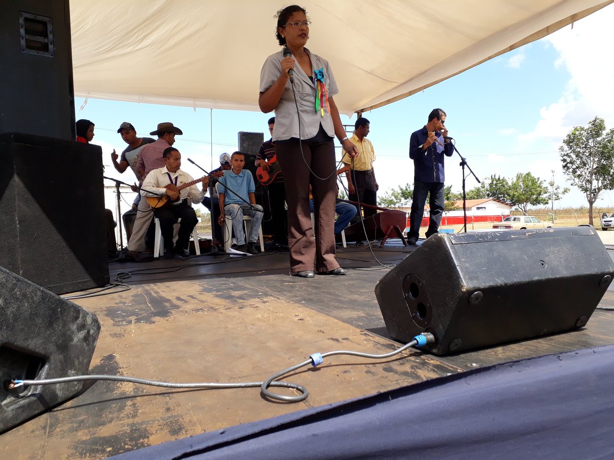 #AHORA Docentes participan en la Voz Magisterial Municipal donde muestran su talento para el canto @MPPEDUCACION @sheieduc <a href="/JauaMiranda/">Elías Jaua</a> #SomosDocentesDePaz