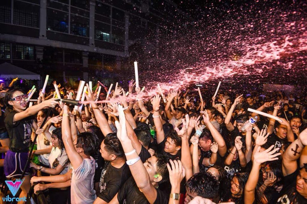 VibrantFest's tweet photo. A little mess won’t hurt especially if it will amount to alot more fun! 😝 Add color to your school year and #GoWildWithPaint‼️ 

#VibrantxUniversities #VibrantFest https://t.co/TG0K9SFw7E
