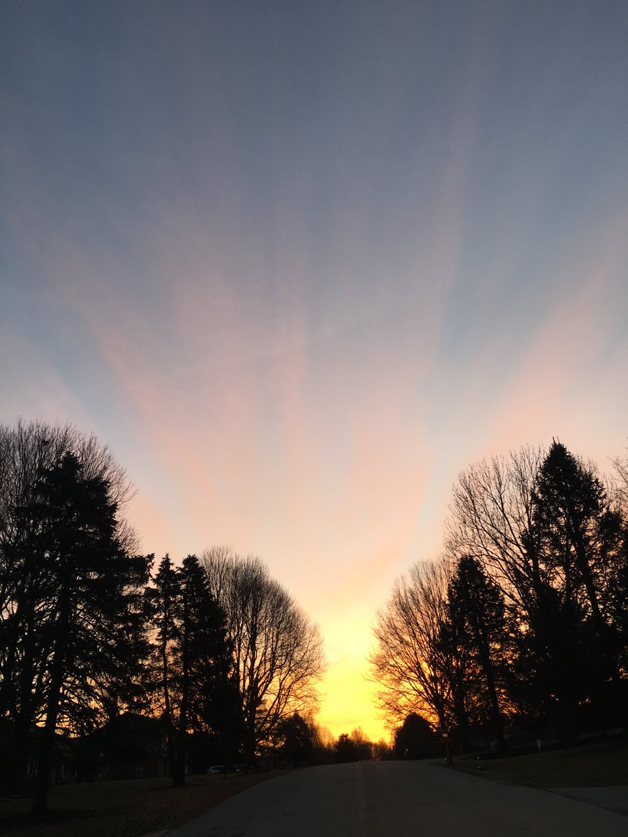 kcasey007's tweet photo. The sunrise says we are #MarshallStrong #BlueAndOrange https://t.co/fUs4yaNlVn