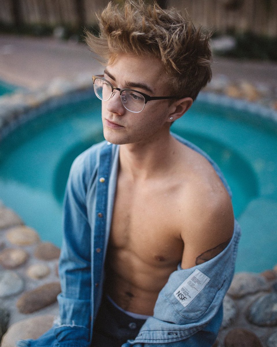 MagconSquadBRA's tweet photo. Estão de colete?  Estão tds bem? 
@JackJ @JackAndJack 
#StreamBEG https://t.co/5UrdheHtiT