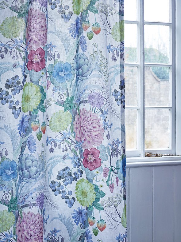 I am delighted to unveil a wonderful commission I produced with Osborne and Little, now available in their Spring 2018 collection. "Carlotta" named after the garden on Lake Como. Available as wallpaper and linen.