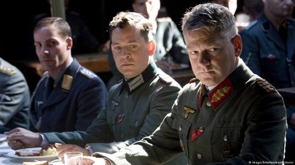 LifeByKhan's tweet photo. Is it illegal to call someone a Nazi? | Germany| News and in-depth reporting from Berlin and beyond | DW | 26.01.2018 https://t.co/gtidJrHI7r https://t.co/T14ATwaP5H