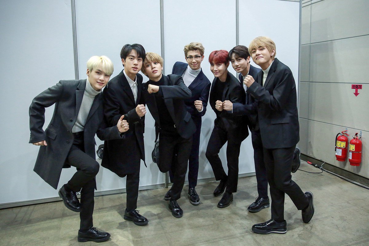 97HouseOfBTS's tweet photo. Ong they're so cute !!! 
Bangtan are ready to a new journey, new rollercoaster rides!  
We love rollercoasters as long as with BANGTAN  😘👊

@BTS_twt #iHeartAwards #BestFanArmy #BTSARMY https://t.co/qpuKW5TRyl