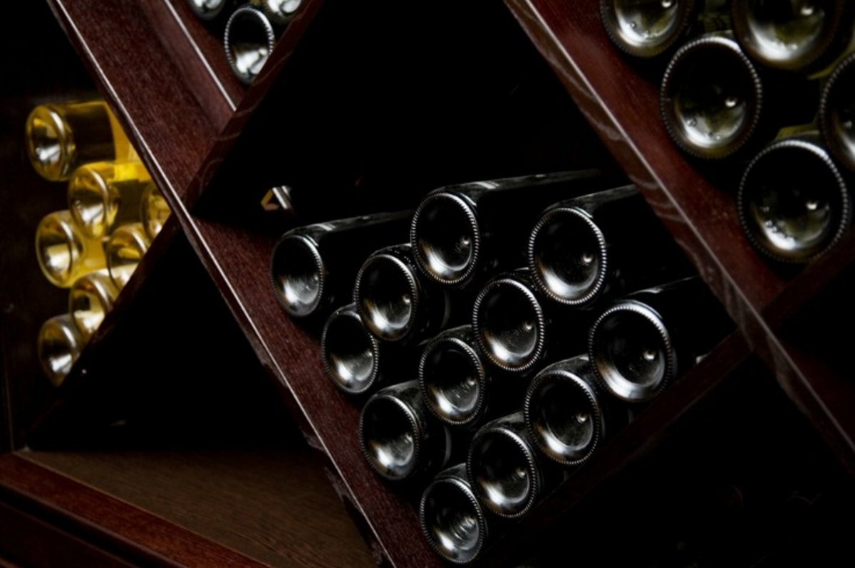 #FunFriday 20 FUN FACTS ABOUT WINE bit.ly/2FjRdlA Wine has been around for centuries. It’s a complex drink that can take years to perfect. There is history and science inside every bottle.#Drink for the #weekend  #Folliers  #WineTime #WineLife iimpact.tv