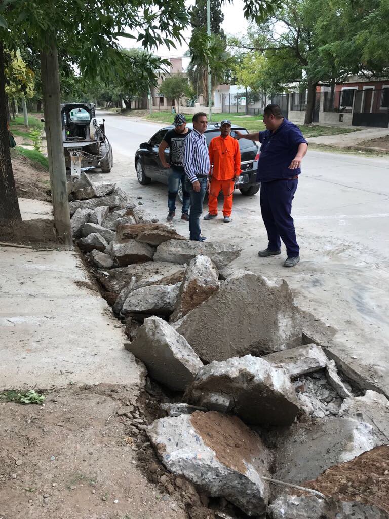 ramonjmestre's tweet photo. Recorrimos las obras del noroeste de la ciudad que incluyen pavimentación de 266 cuadras para las familias que viven en los barrios Argüello Norte, Lourdes, Villa Belgrano, Villa Argüello y Villa Allende Parque. Ya casi están listas! https://t.co/5LJdwtS7r3