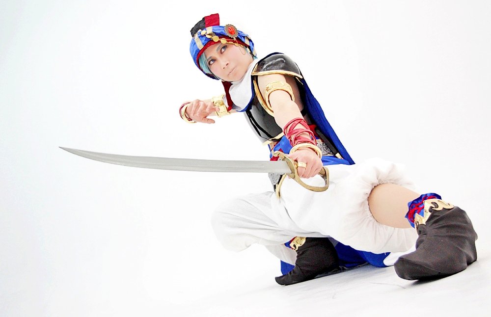 Twitter पर 栄海 生きてる コス写真 ドラゴンクエスト カミュ ｅ 盗賊王のマント ｅ 盗賊王のターバン 撮影 らりお様 インテの時より少し改良してやり直しました