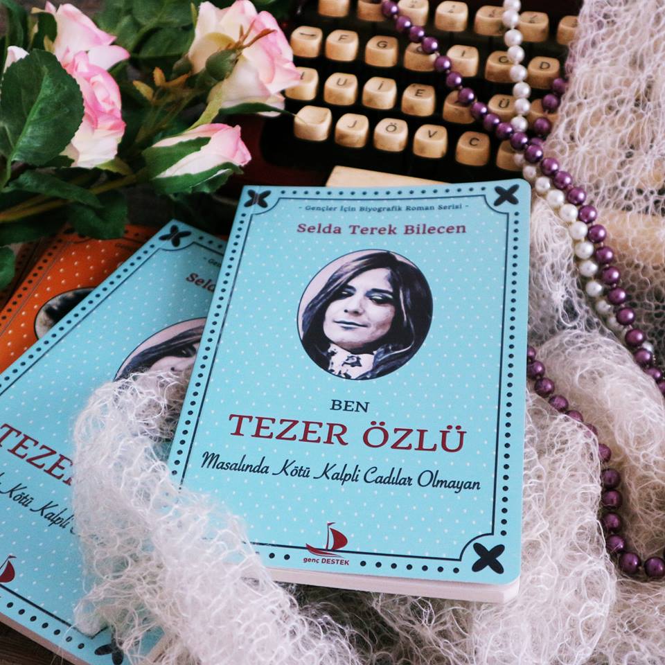 O sıradan bir hayatı sıra dışı yaşamış bir kadın... Adı Tezer... Tezer Özlü... 

Selda Terek Bilecen / BEN TEZER ÖZLÜ MASALINDA KÖTÜ KALPLİ CADILAR OLMAYAN
#DestekMedyaGrubu