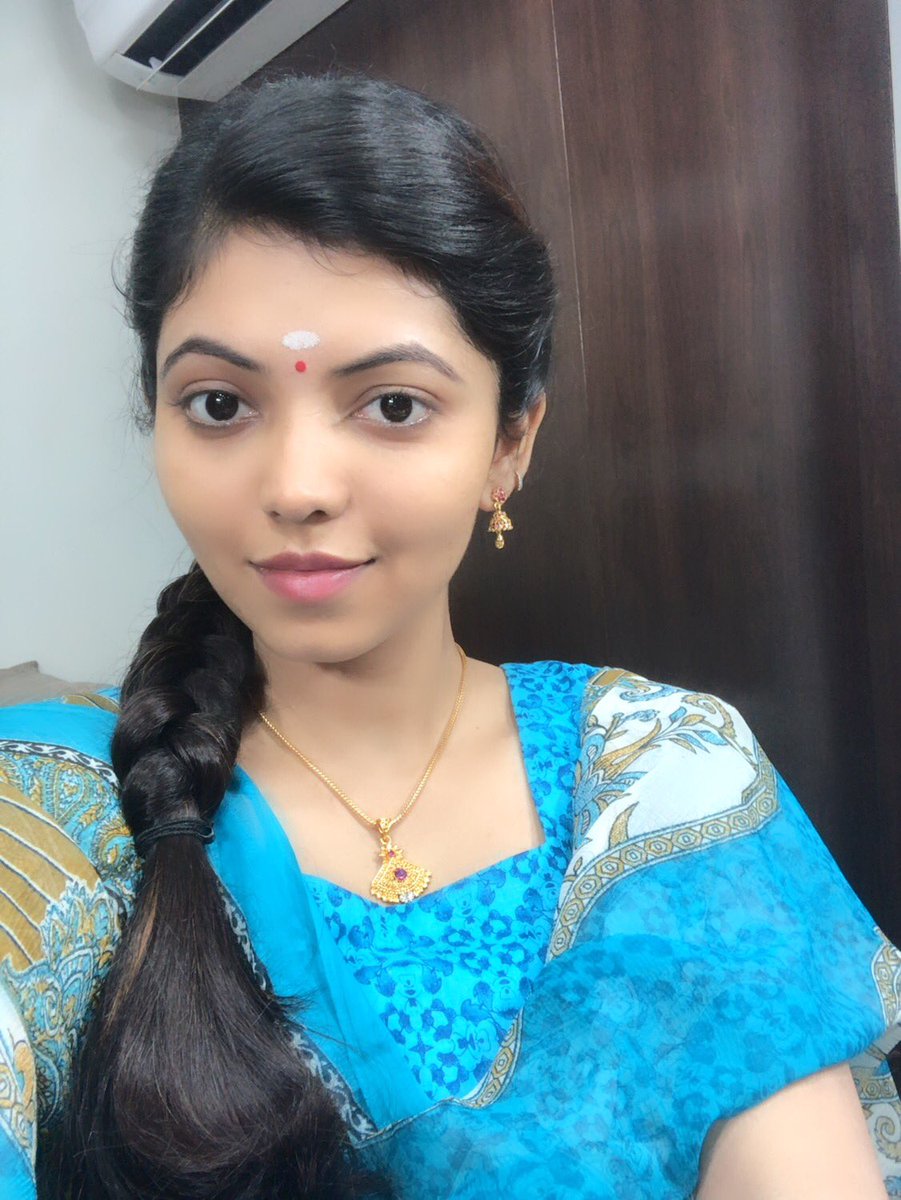 AthulyaOfficial's tweet photo. Wow really an energetic experience in first day of shoot #Naadodigal2 😍love this look without makeup 😍my fav 😍tqq so much @thondankani sir Nd @SasikumarDir Nd it was was lovely work with @yoursanjali ur such a lovely girl 😍🙏sambo Siva sambo gang ❤️ https://t.co/Wi6RtcO1Sj