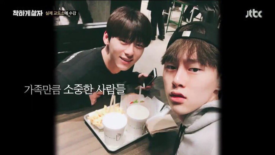 optimusmmg's tweet photo. 시발 유 어웅 ㄴㄴ아너우우 ㅠㅠㅠ https://t.co/x130e4K5z8